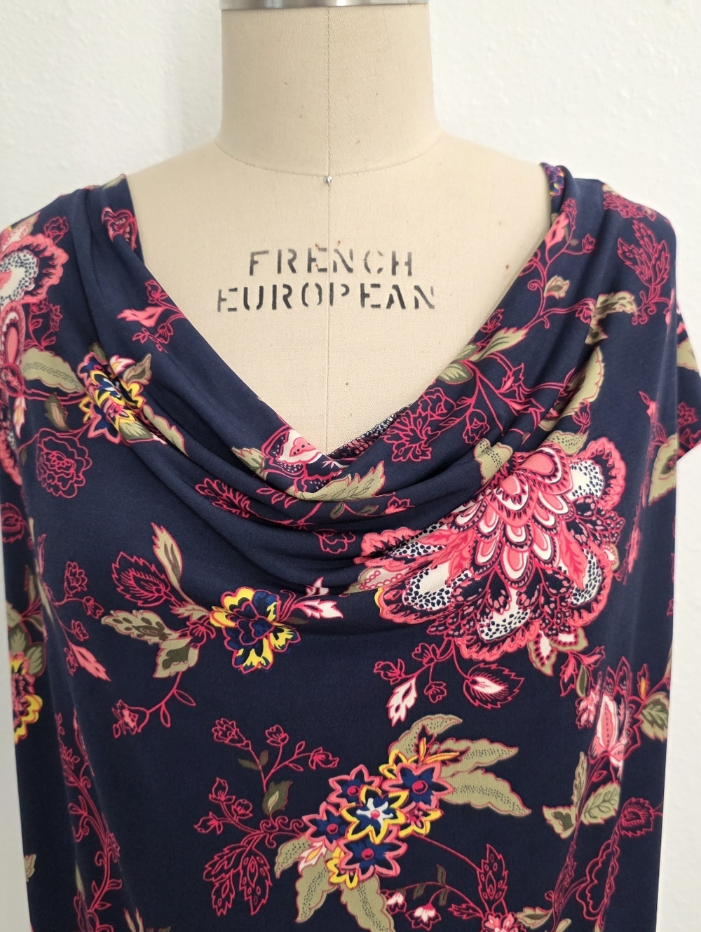 Lane Bryant NWT Navy Floral Cowl Neck Tunic Top Size 14/16 - Picture 2 of 7